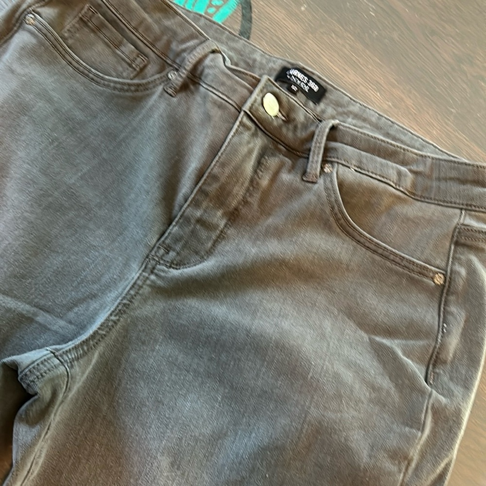 EUC NYDJ Curves 360 Capri size 12